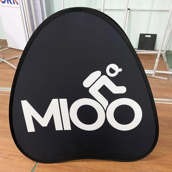 Perché i banner pop-up triangolari stanno diventando lo strumento pubblicitario esterno più efficace per eventi e promozioni